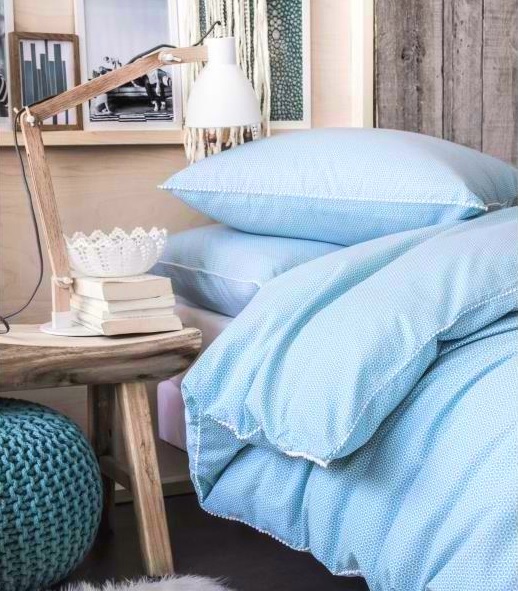 linge-lit-housse-de-couette-qui-decore-une-chambre-a-coucher-relookee